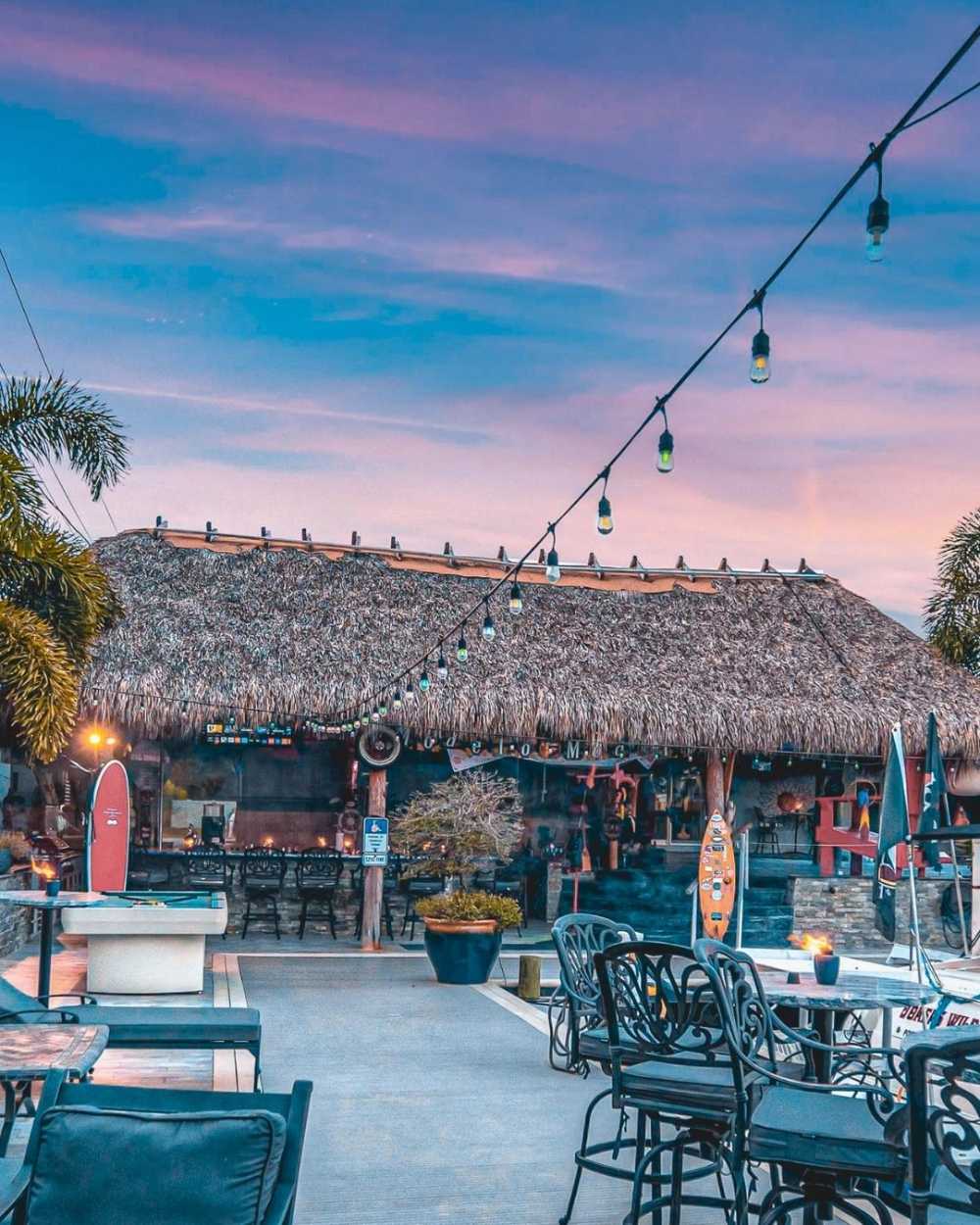 a street scene with a building featuring Intracoastal Waterway cruises and tiki bar experiences in Boca Raton